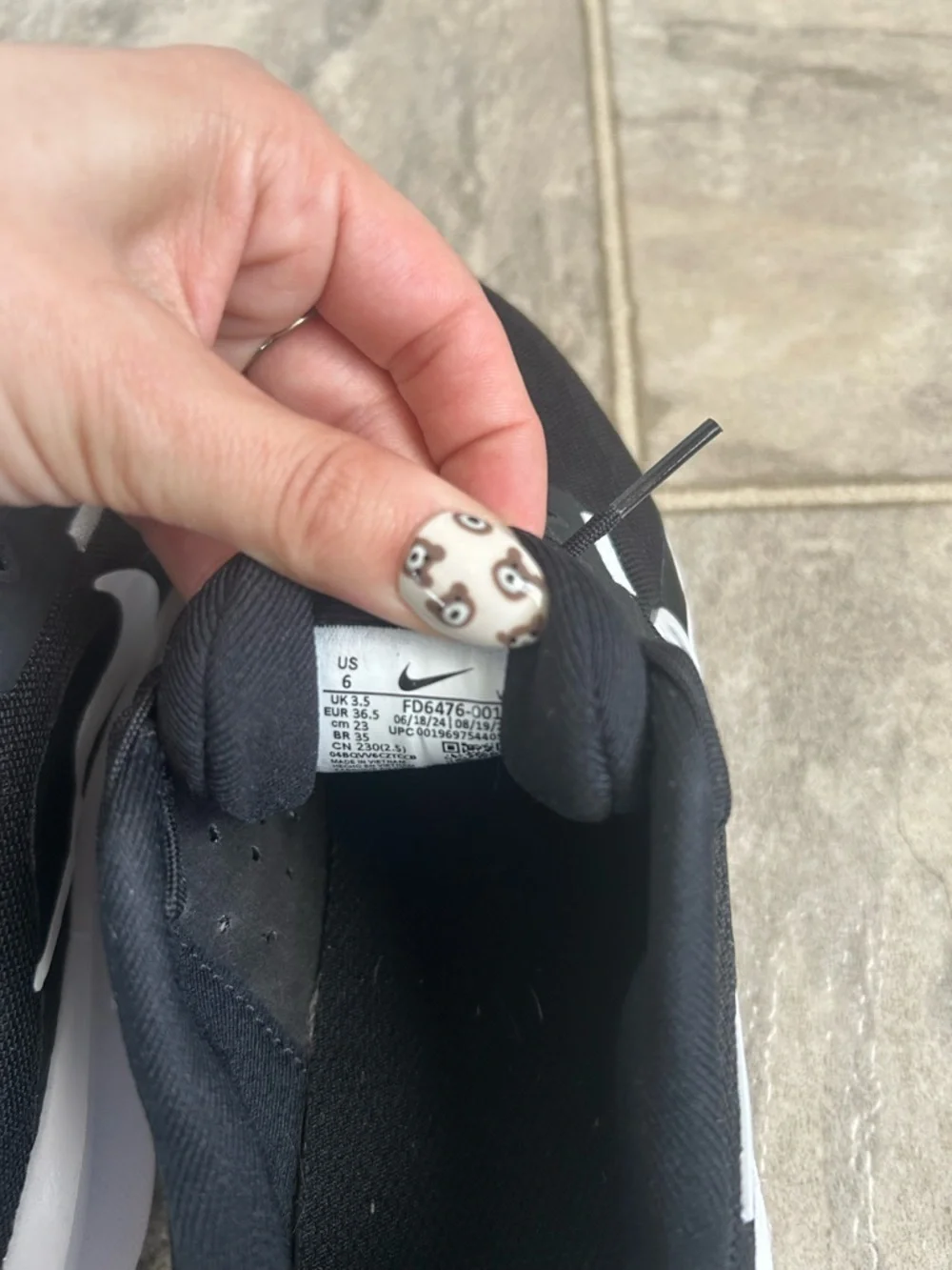 Nike Black Runners - Picture 4 of 4
